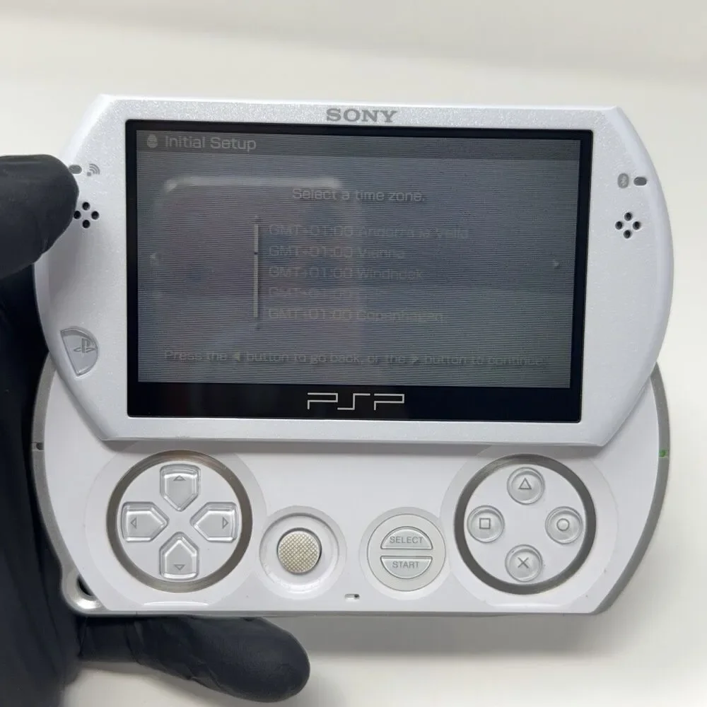 Sony PSP-N1000 PSP Go Piano White Handheld Console Charger Included Tested